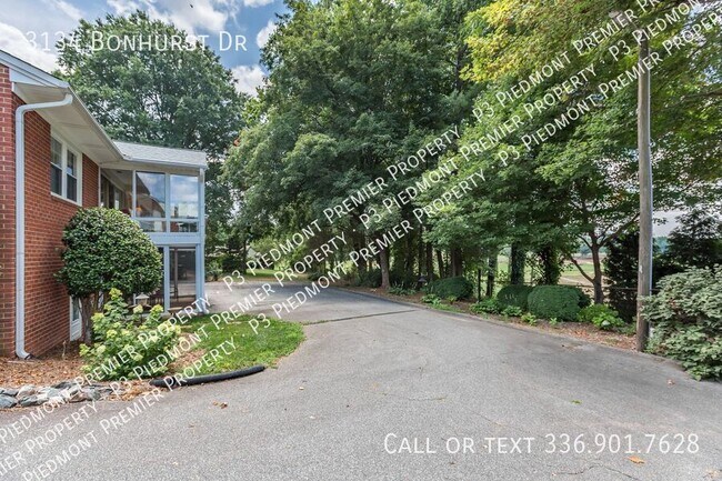 Building Photo - 3134 Bonhurst Dr