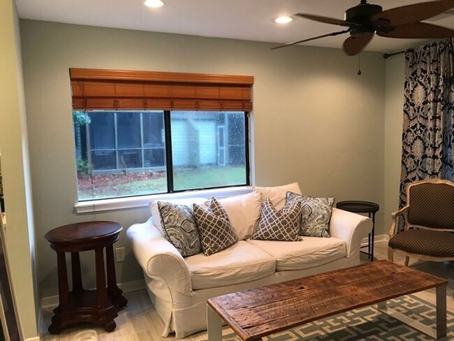 Building Photo - 2BD/2.5BA - TOWNHOME IN MT PLEASANT - AVAI...