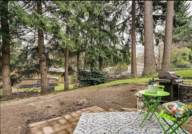 Building Photo - Beautifully Updated Edmonds Home with Spacious Fenced Backyard
