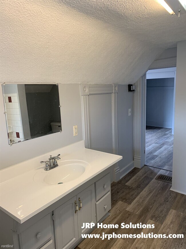 Building Photo - 4 br, 1 bath House - 202 S West Ave
