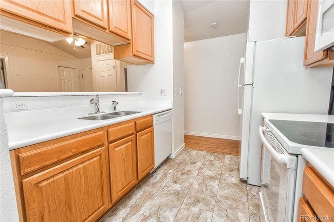 Building Photo - 2BR/2BA Condo -