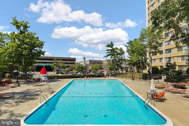 Building Photo - 301 N Beauregard St