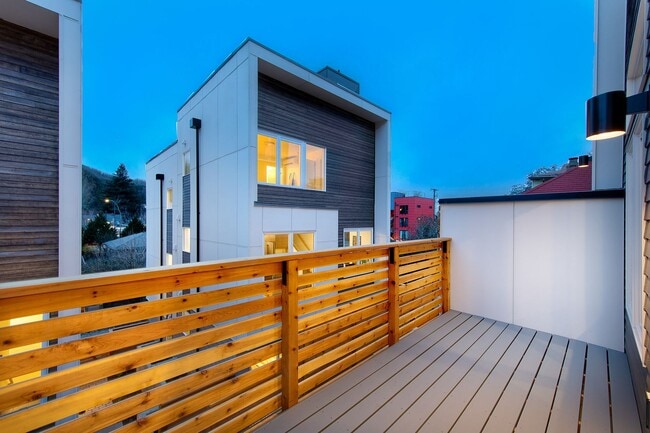 Building Photo - New Construction Townhouse - 2 Bedroom Columbia City