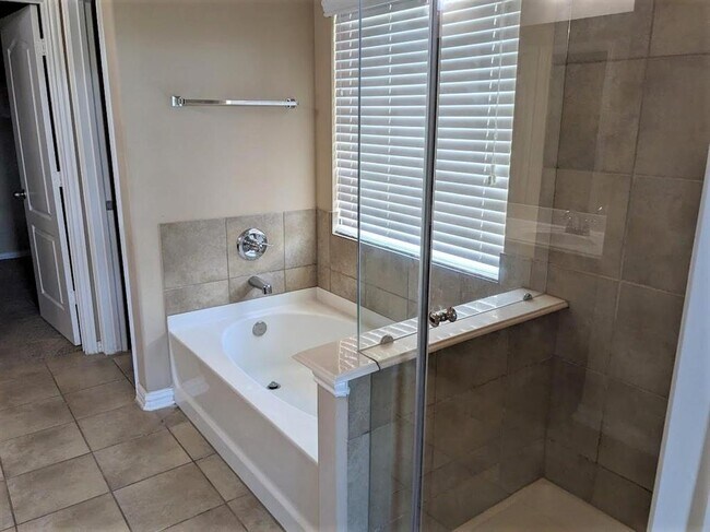 Building Photo - 9427 Fossil Canyon Dr