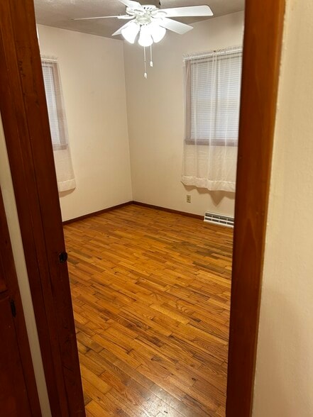 3rd bedroom - back side of house - 537 E Glenwood St