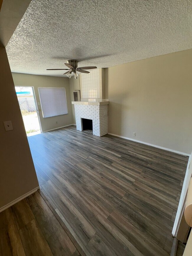 Building Photo - $1,895- ALL UTILITIES INCLUDED- BEAUTIFUL ...