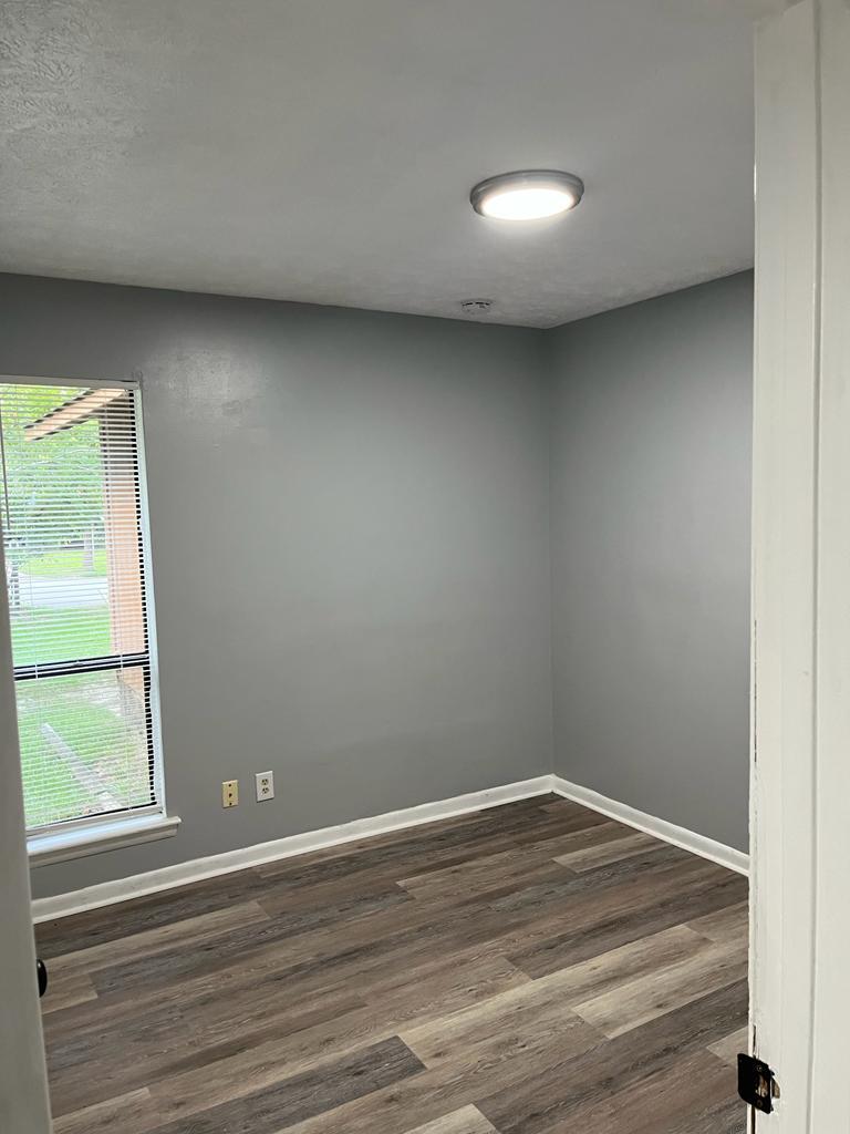 Building Photo - 738 Hedgelawn Way