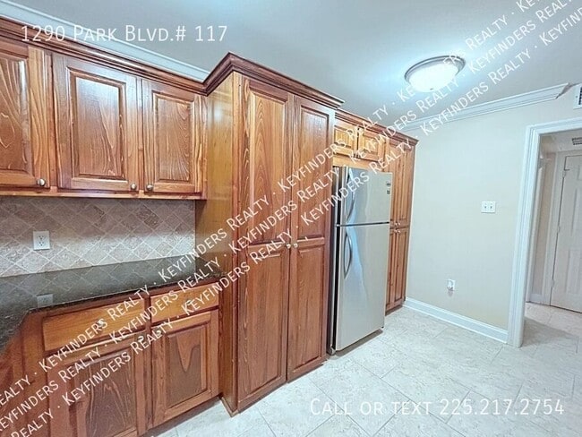 Building Photo - 1290 Park Blvd