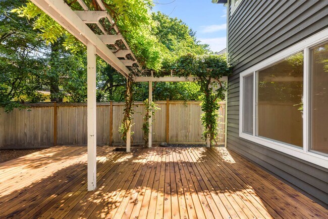 Building Photo - Updated Issaquah Home in Klahanie Neighborhood