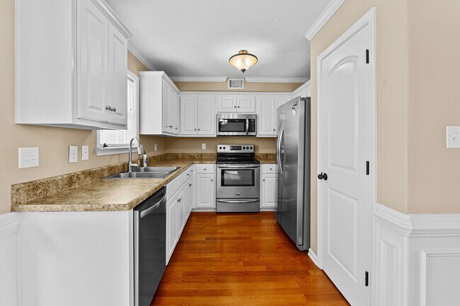 Building Photo - Grovetown home in pool community!