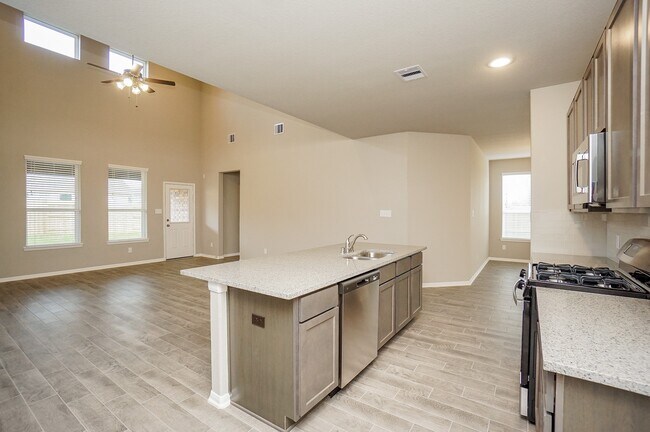 Building Photo - 5463 Grand View Dr