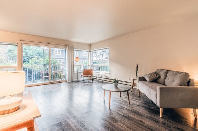 Interior Photo - Lakeview Place