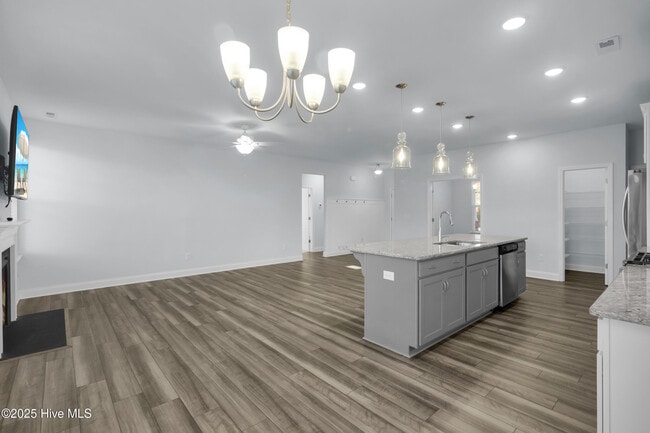 Building Photo - 916 Terraces Ln