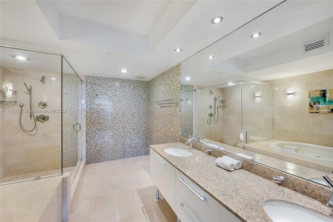 Building Photo - 17201 Collins Ave