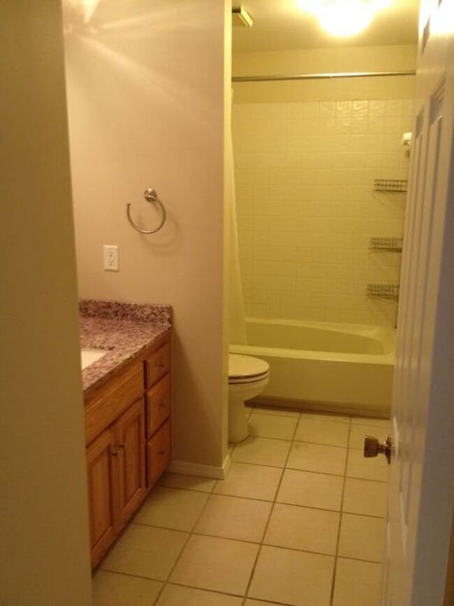 Building Photo - Lovely Apartment - 2 bedroom - 3rd floor