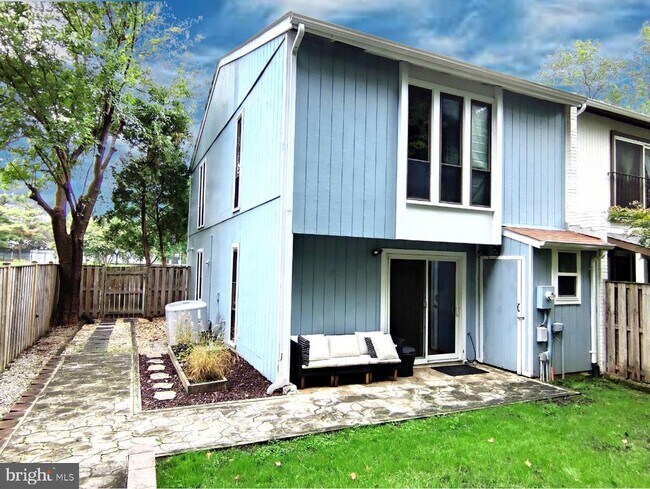 Building Photo - 6439 Rockshire St