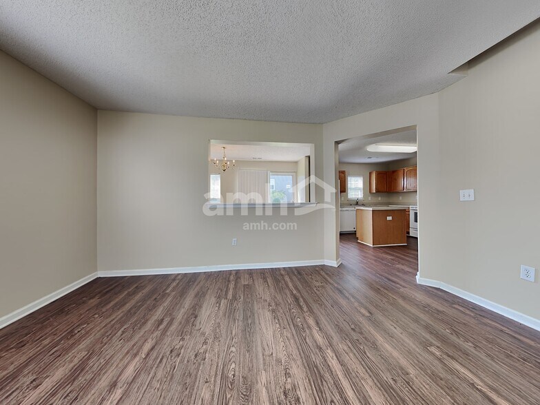 Building Photo - 5001 Athol St