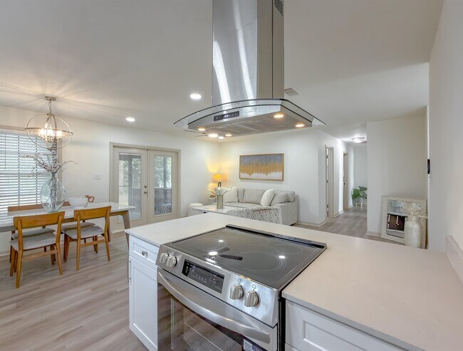 Building Photo - 2059 Little River Ln