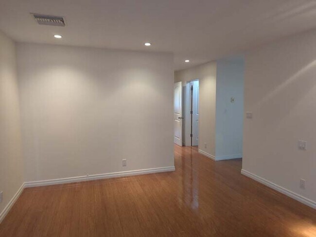 Building Photo - Gorgeous 3 bed 2.5 bath home with stunning Ocean Views and lots of natural light, in the highly s...