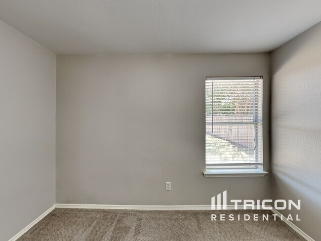 Building Photo - 221 Mesa View