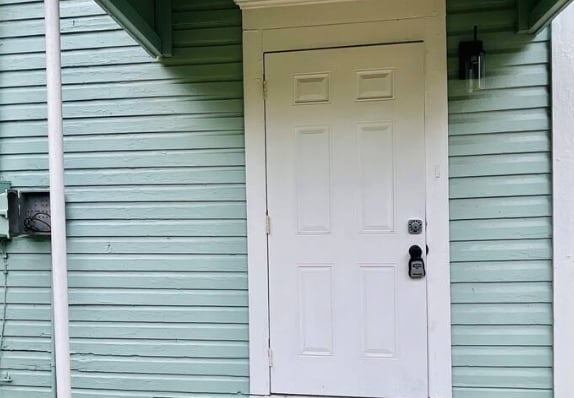 Building Photo - 735 E University Ave