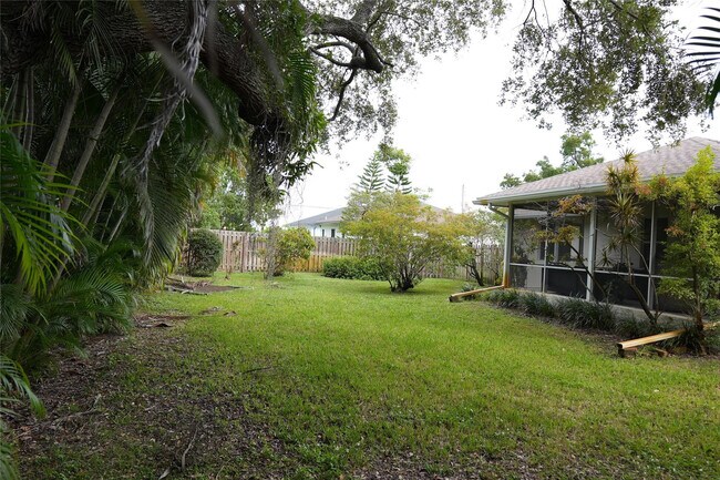 Building Photo - 821 SW 13th Ct