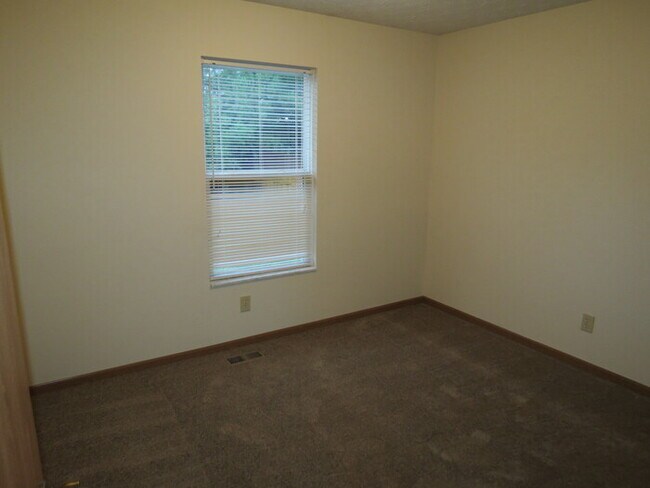 Building Photo - 4284 Nipigon Dr