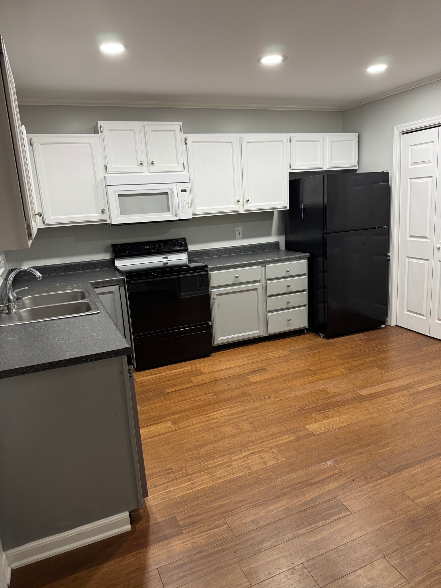 Building Photo - 300 NC-54