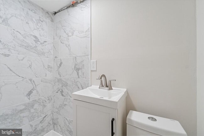 Building Photo - 1005 Tyler Ave