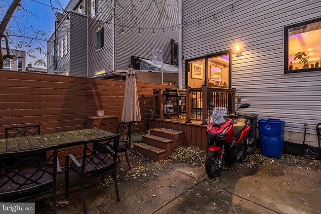 Building Photo - 1121 Earl St