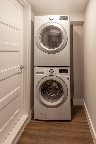 Building Photo - 65 Beach St