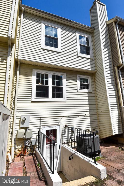 Building Photo - 2304 Hunters Square Ct