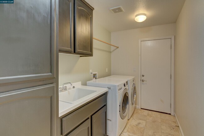 Building Photo - 5171 Keller Ridge Dr