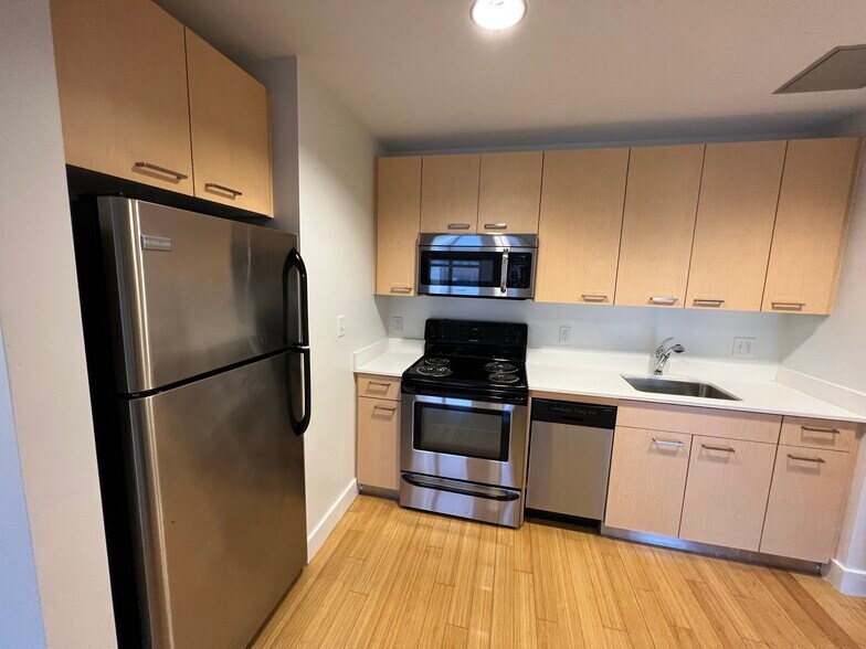 Building Photo - 1085 Boylston St