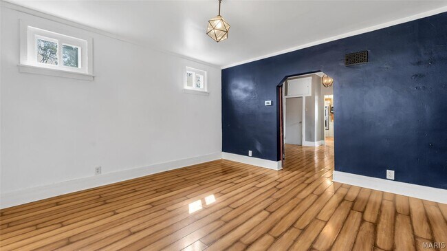 Building Photo - 6622 Crest Ave