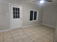 Building Photo - 105 D St