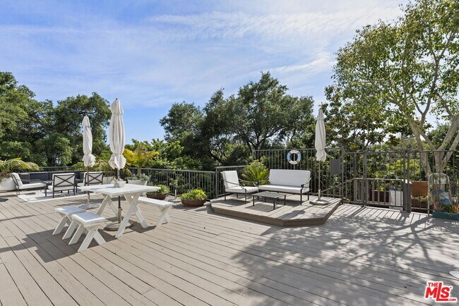 Building Photo - 641 Walther Way