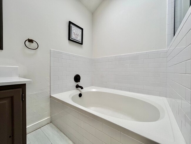 Building Photo - Spacious 4/BR 3.5/BA Two-Story Home with Peaceful Ambience