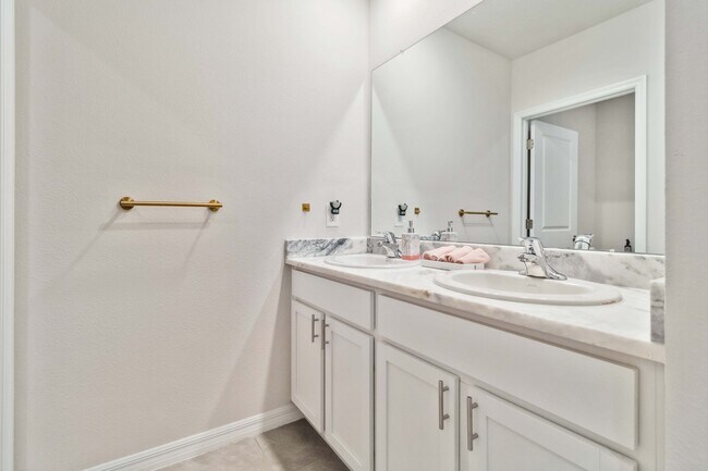Building Photo - 18006 Canopy Pl