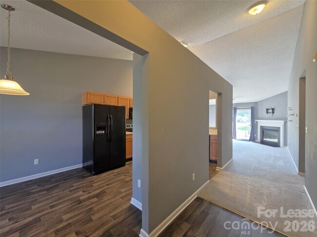 Building Photo - 8417 Appledale Dr