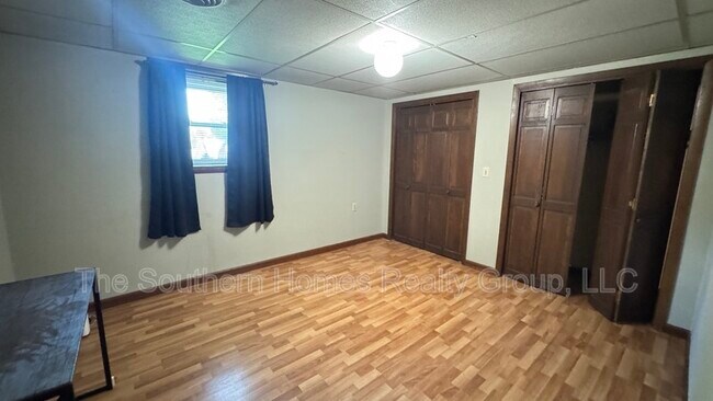 Building Photo - 1305 Ridgeway Cir