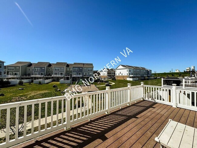 Building Photo - 42961 Running Creek Square