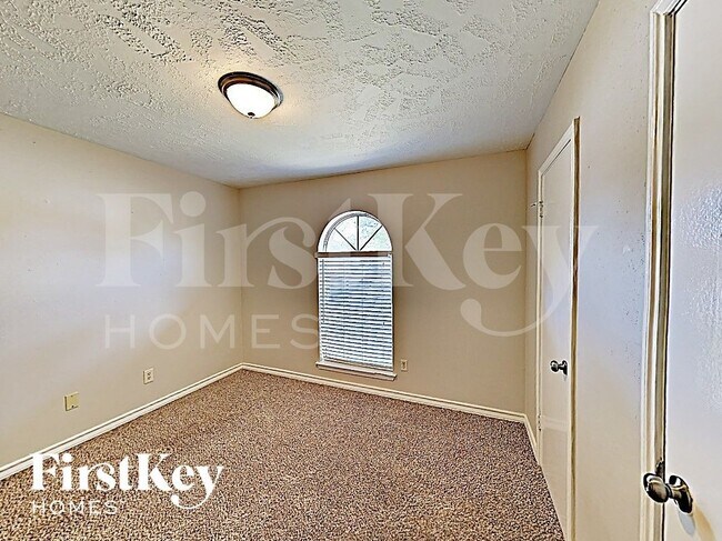 Building Photo - 20327 Bridgedale Ln