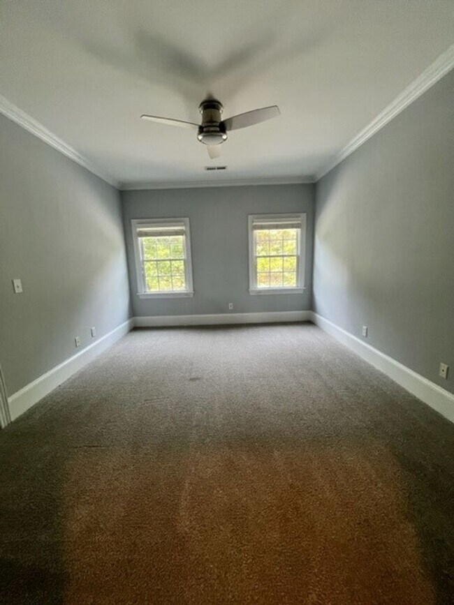 Building Photo - 4-bedroom, 3.5-bathroom Single Family Home