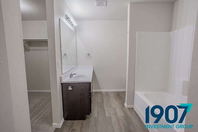 Building Photo - Modern & Spacious 3-Bedroom Home in Newcas...