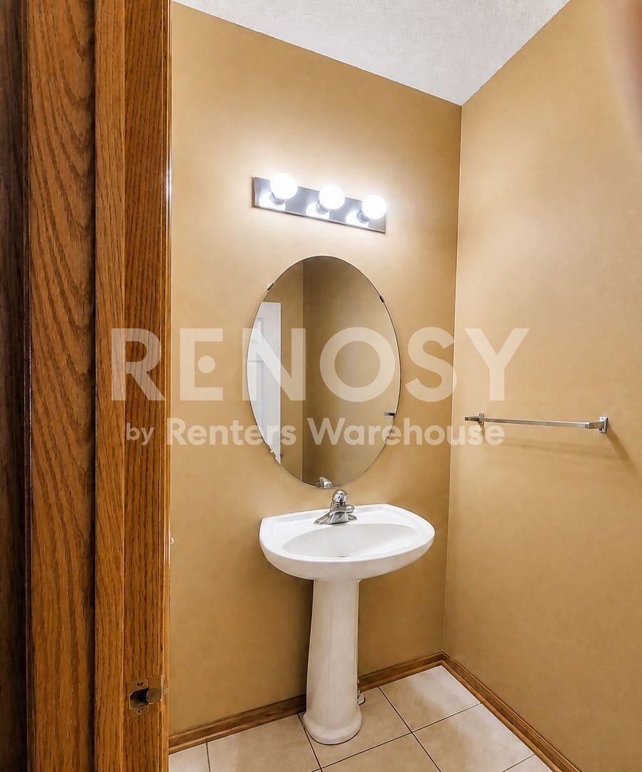 Building Photo - 5501 Oriole Dr