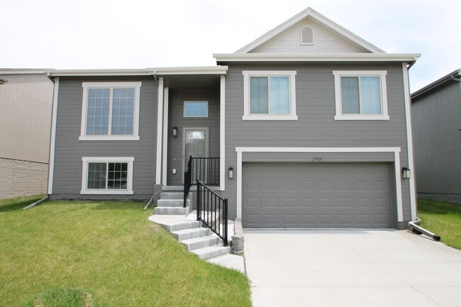 Building Photo - Fall Move In Special!!!  1/2 Off 1st Month...