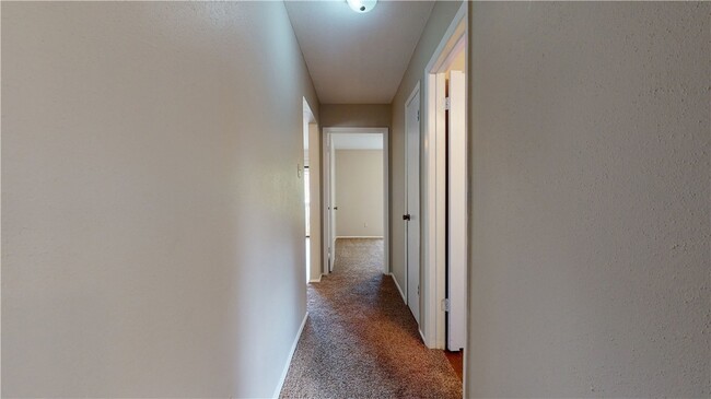 Building Photo - 307 Manuel Dr