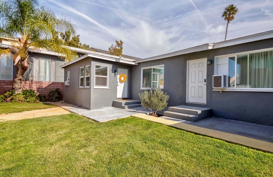 Building Photo - 813 W Beach Ave