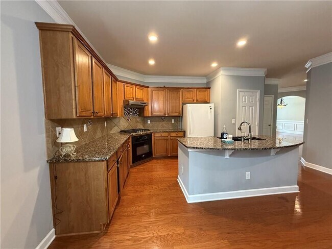 Building Photo - 2501 Royston Dr